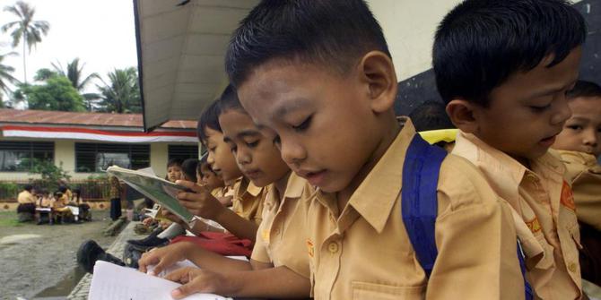 Membaca buku adalah jendela dunia