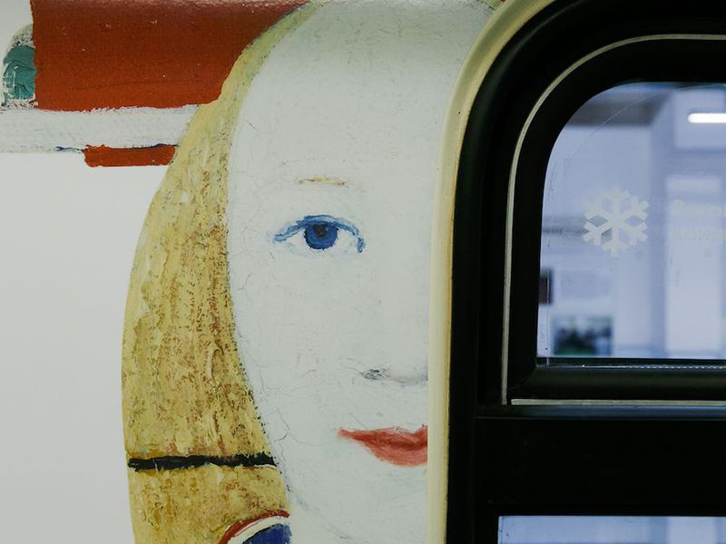 Karya unik di gerbong kereta Moscow Metro.